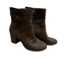 American Eagle 🦅Women brown suede ankle boots Size 8.5 !!